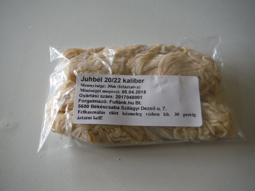 Fűszerpaprika örlemények, böllérbolt, disznóvágás kellékei